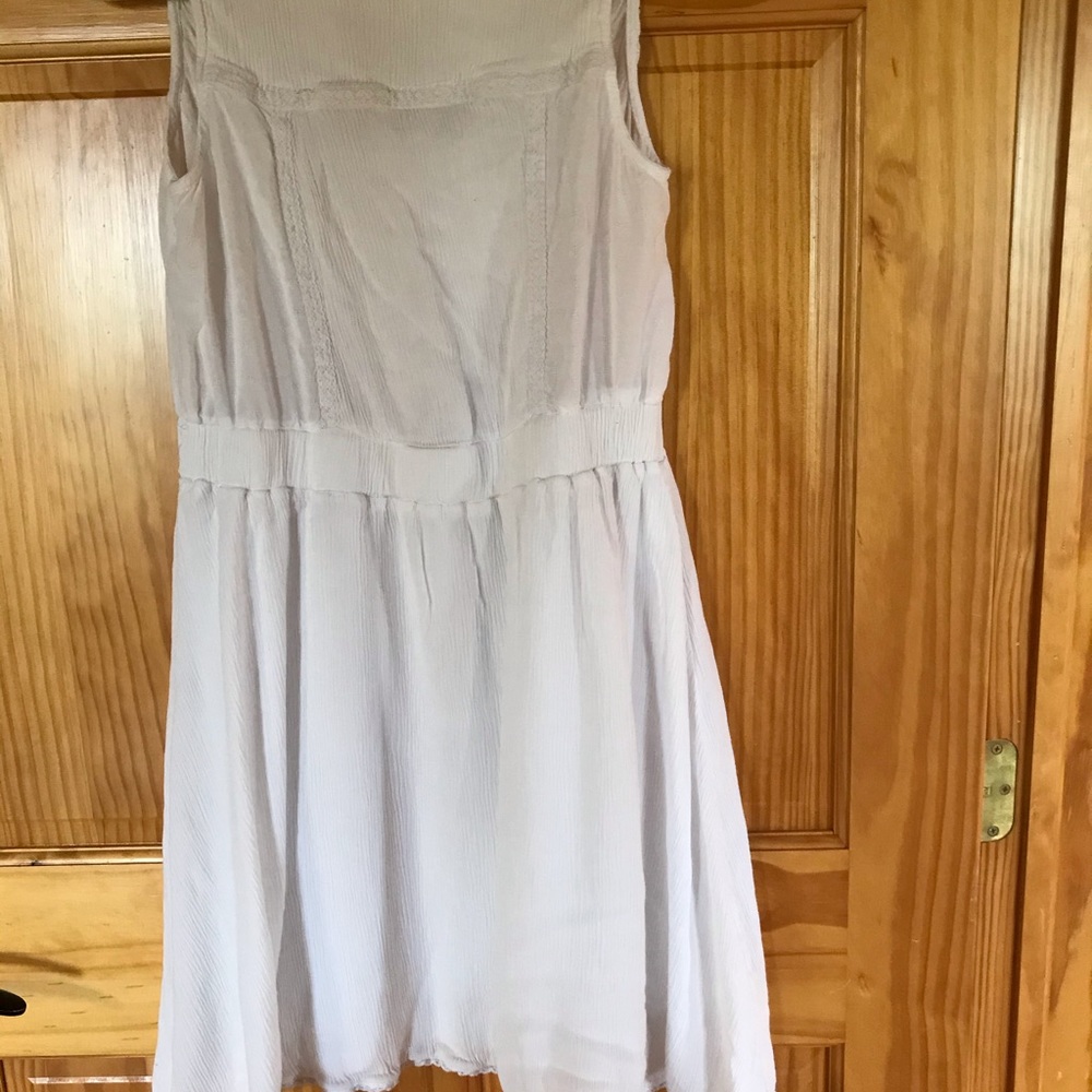 White Sleeveless Dress - Picture 5 of 7